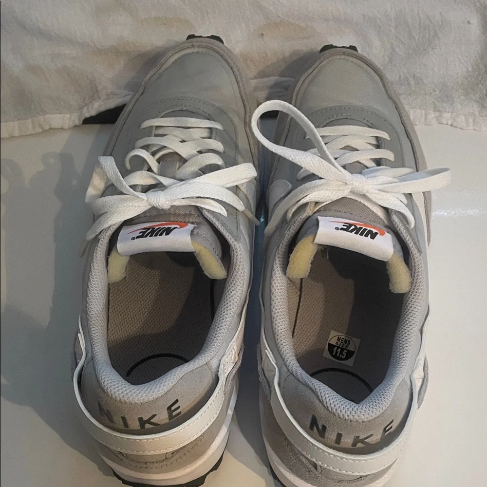 Nike Waffle Men’s Light Gray and White Sneakers - Picture 4 of 6